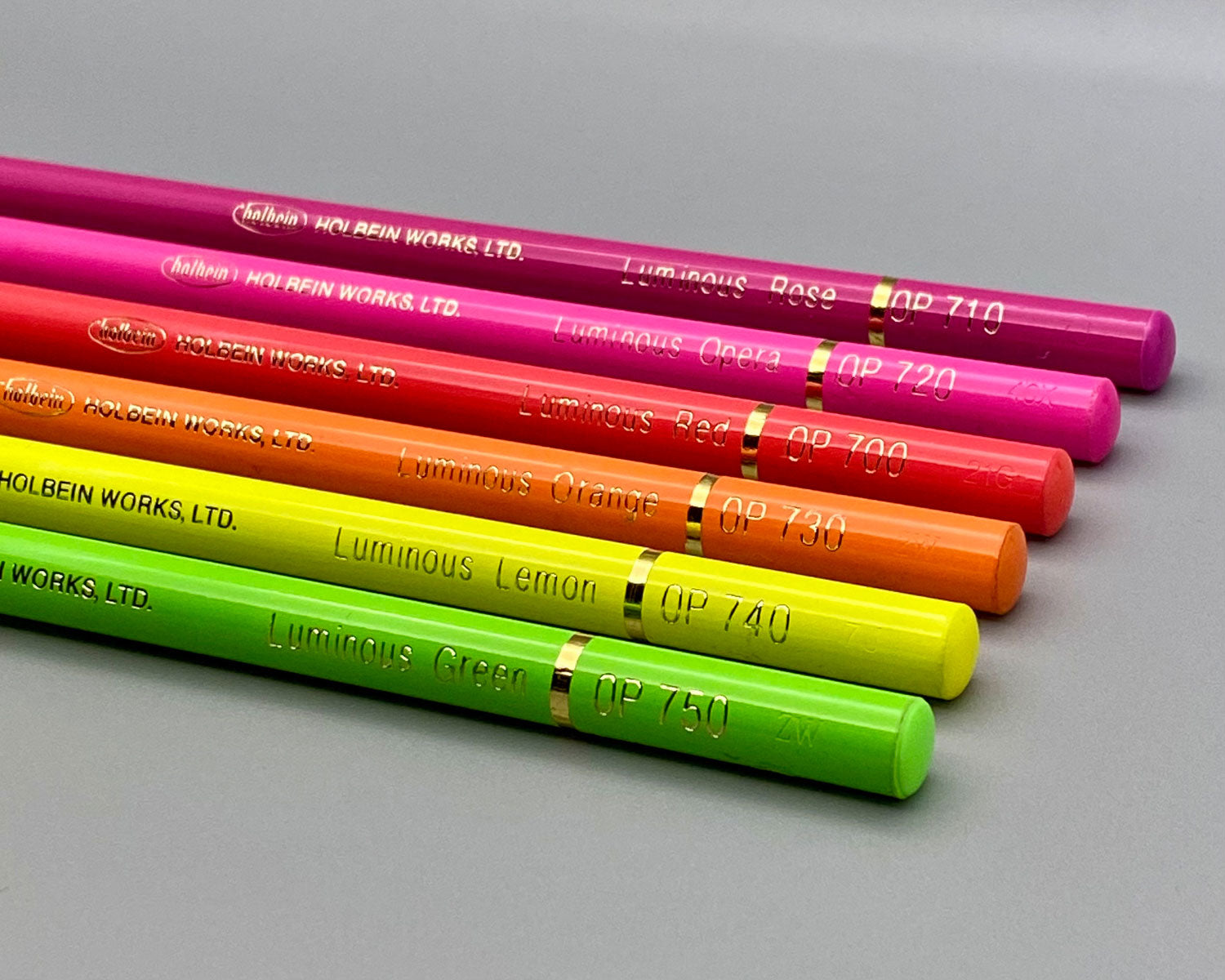 Holbein Luminous colored pencils