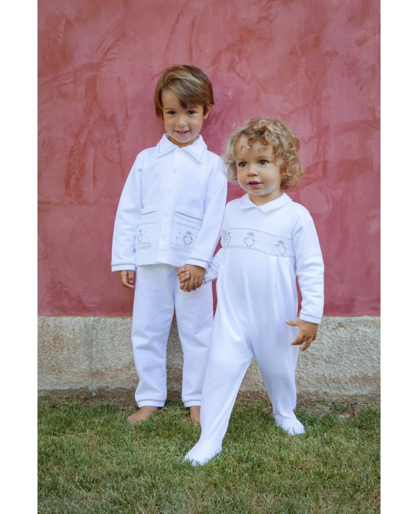 Babygrow em Algodão Peruano Cardado com Pinguins Bordados à Mão, branco