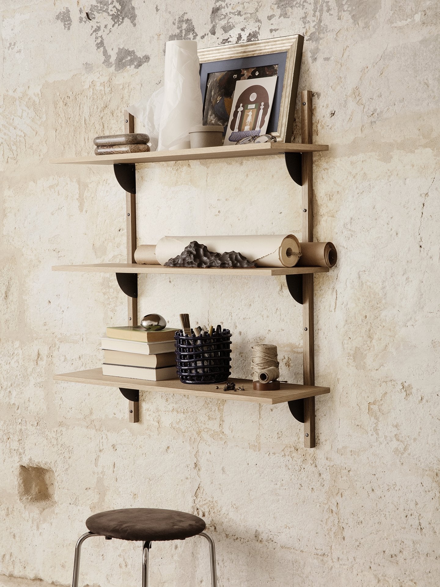 Sector shelf