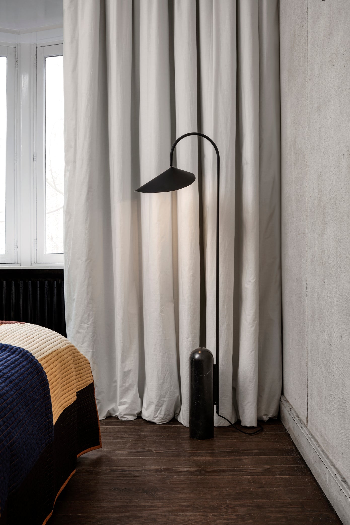 Candeeiro Arum Floor Preto
