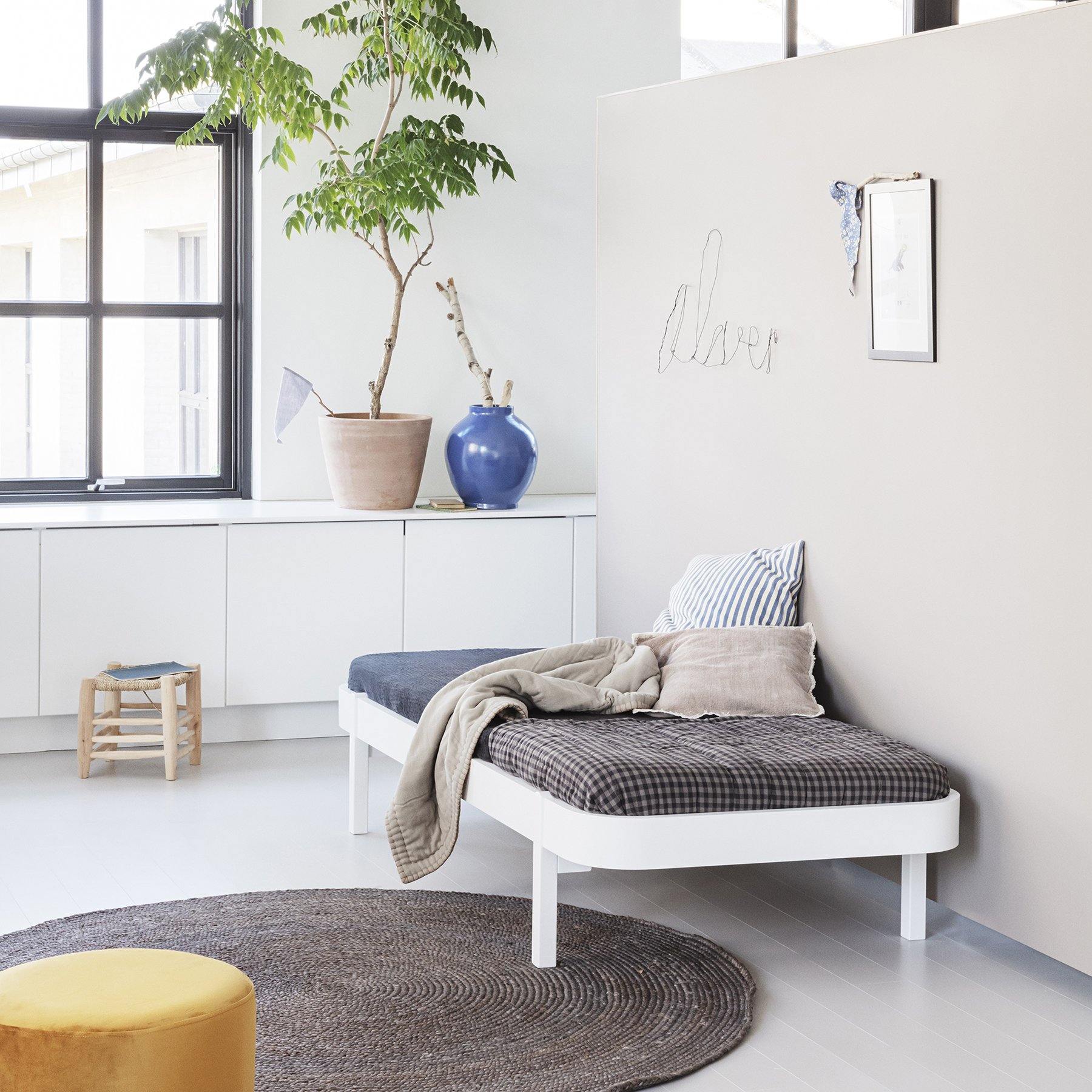 Wood Lounger bed 90x200, White