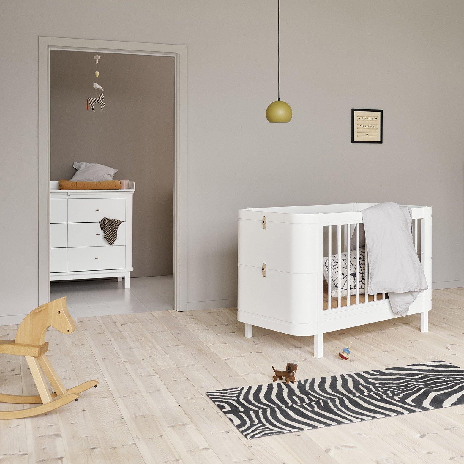 Wood Chest of 6 Drawers with Large Changing Table, White
