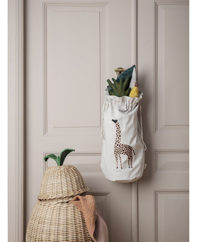 Cesta Rattan, Pêra