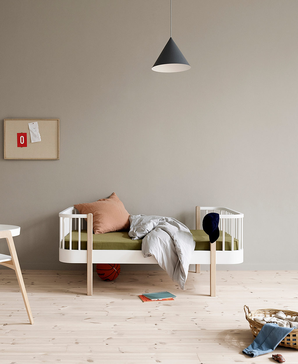 Cama Junior Wood, Branco e Madeira - Maria do Mar