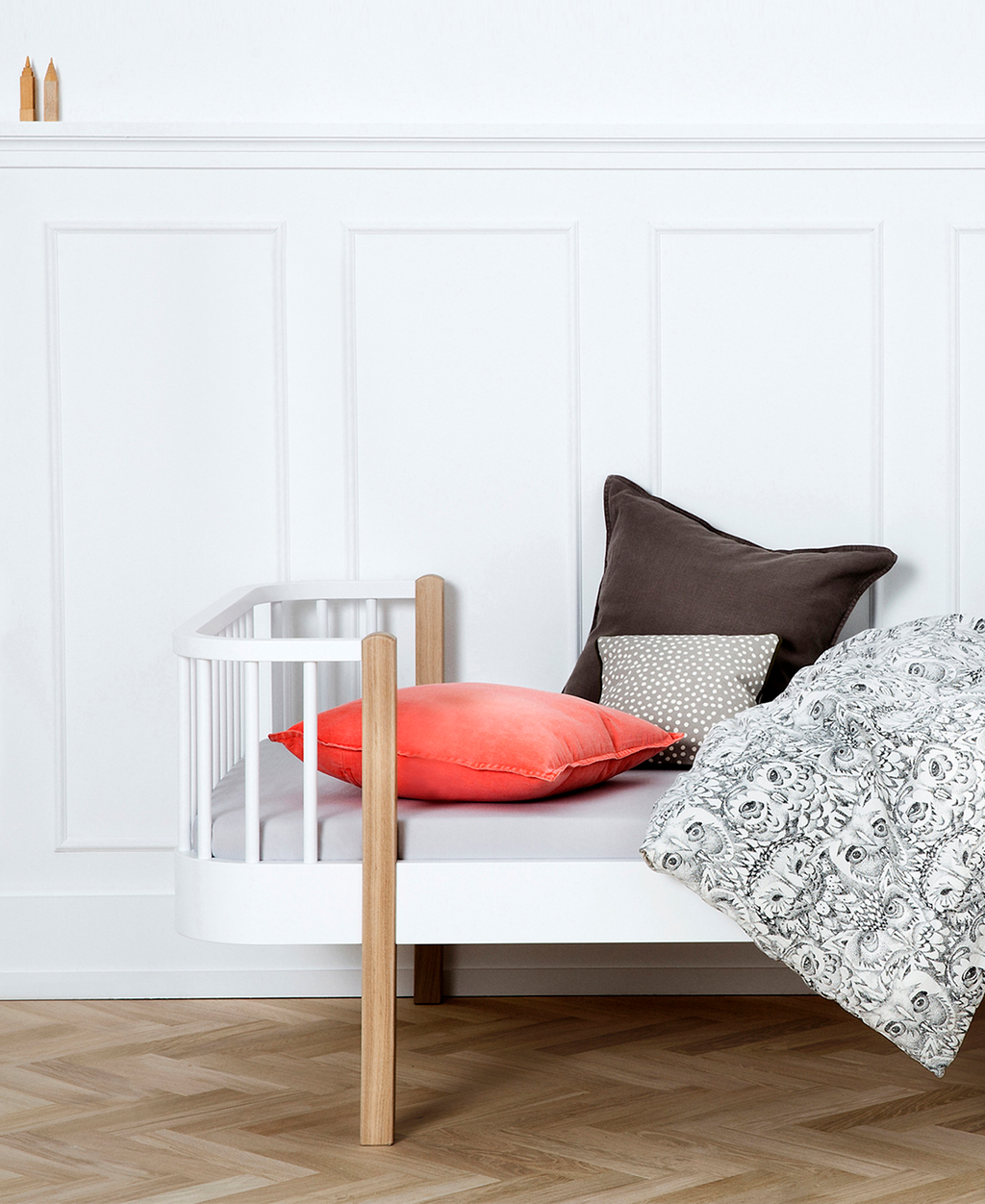 Cama Junior Daybed Wood, Branco e Madeira - Maria do Mar