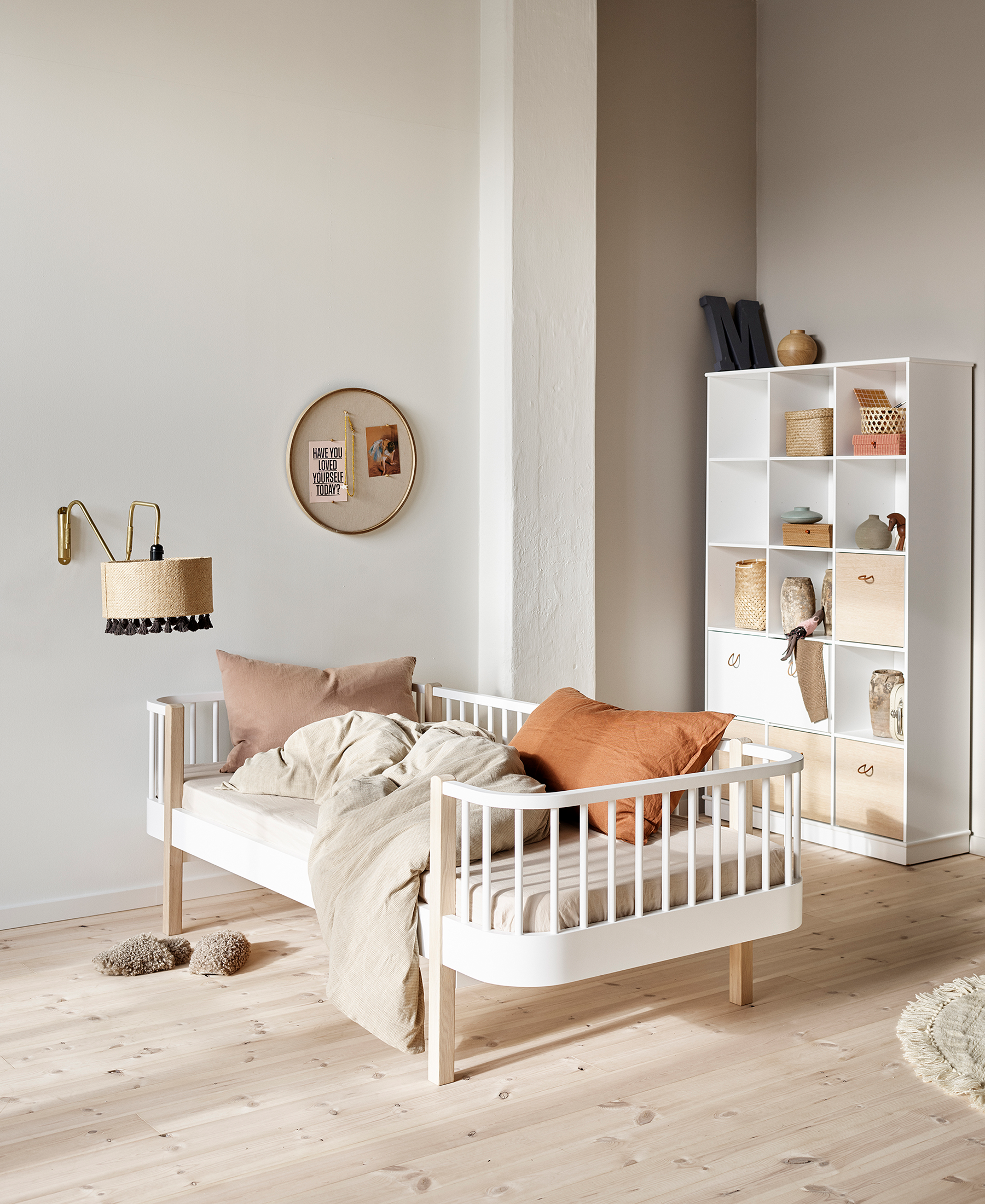 Cama Daybed Wood, Madeira e Branco - Maria do Mar