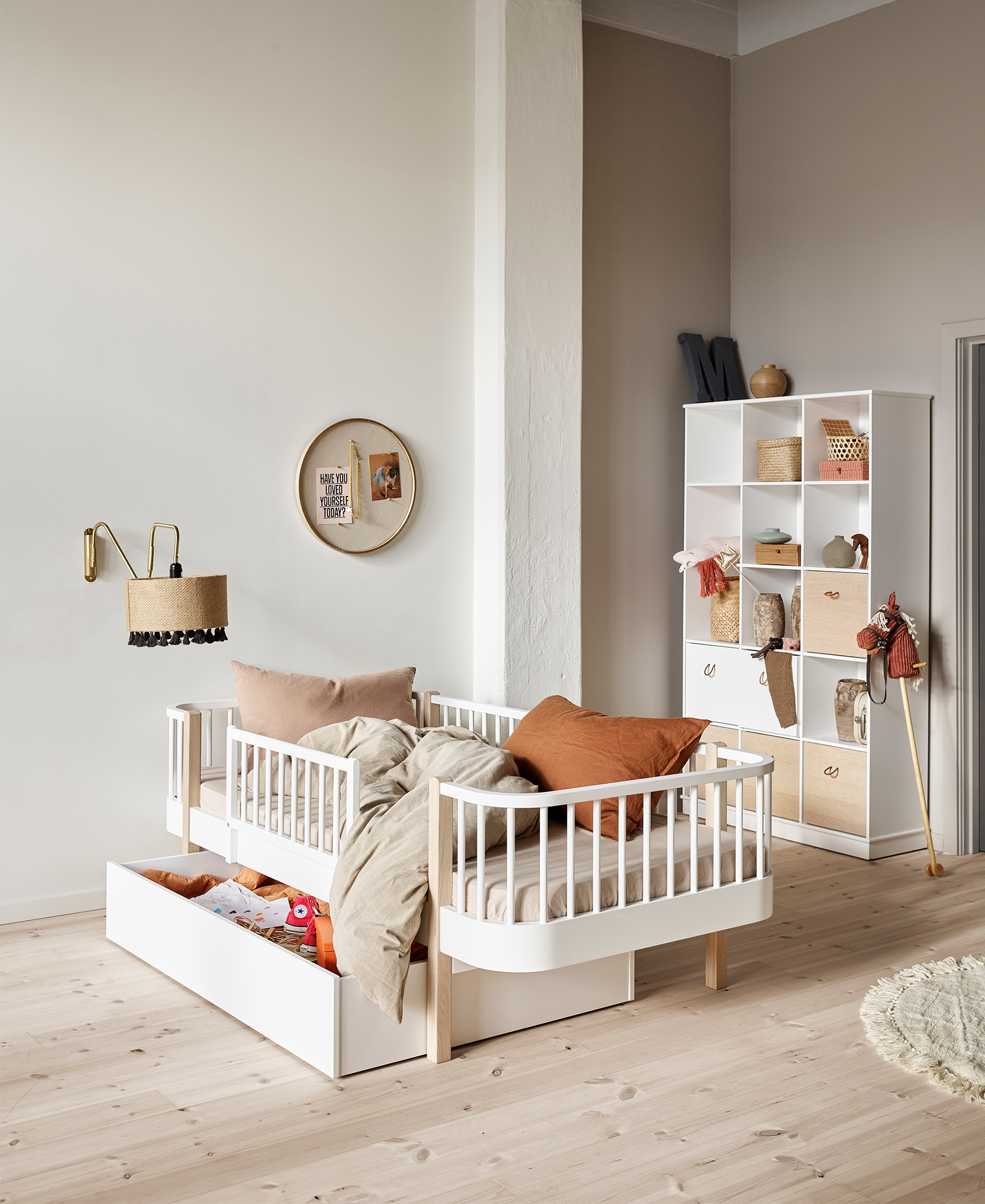 Cama Daybed Wood, Madeira e Branco - Maria do Mar