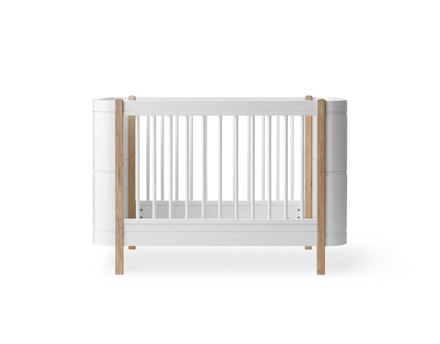 Cama de Grades Wood Mini+, Branco e Madeira (Inclui Kit 0-9 anos) - Maria do Mar