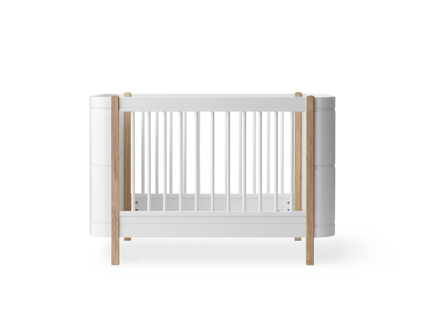 Cama de Grades Wood Mini+, Branco e Madeira (Inclui Kit 0-9 anos) - Maria do Mar 