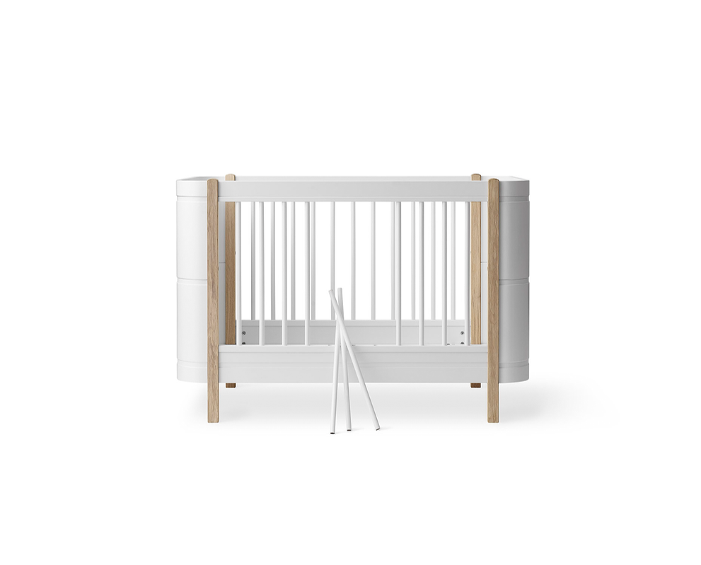Cama de Grades Wood Mini+, Branco e Madeira (Inclui Kit 0-9 anos) - Maria do Mar
