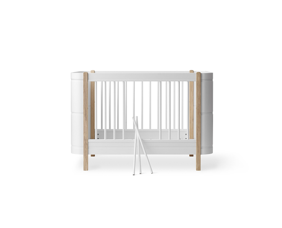 Cama de Grades Wood Mini+, Branco e Madeira (Inclui Kit 0-9 anos) - Maria do Mar 