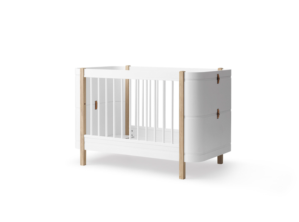Cama de Grades Wood Mini+, Branco e Madeira (Inclui Kit 0-9 anos) - Maria do Mar
