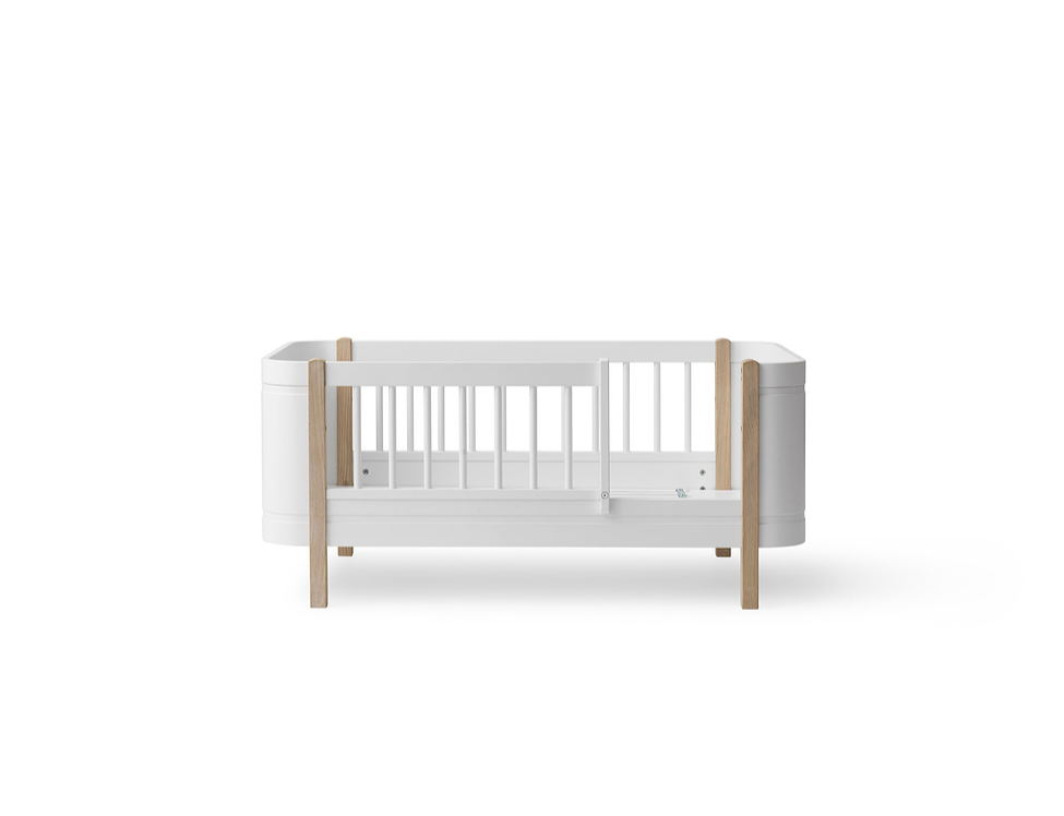 Cama de Grades Wood Mini+, Branco e Madeira (Inclui Kit 0-9 anos) - Maria do Mar 