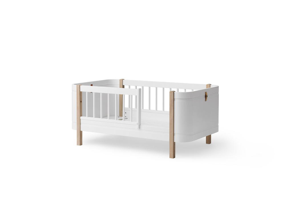 Cama de Grades Wood Mini+, Branco e Madeira (Inclui Kit 0-9 anos) - Maria do Mar 