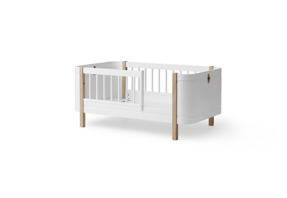 Cama de Grades Wood Mini+, Branco e Madeira (Inclui Kit 0-9 anos) - Maria do Mar