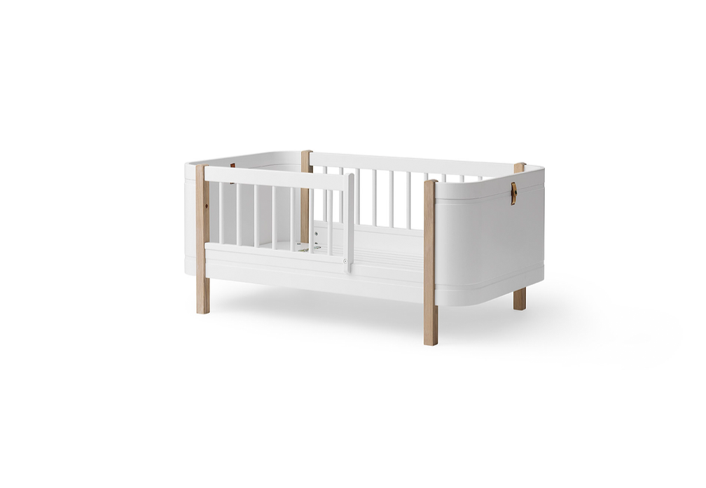 Cama de Grades Wood Mini+, Branco e Madeira (Inclui Kit 0-9 anos) - Maria do Mar 