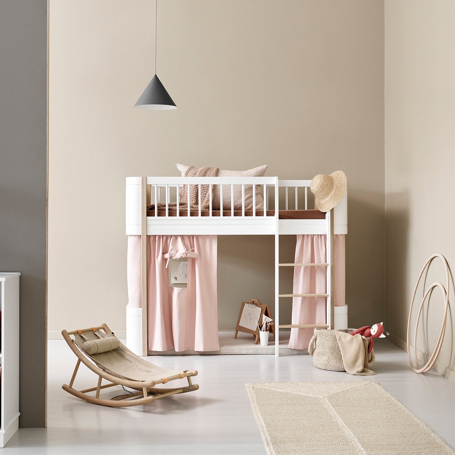 Cama Loft Baixo Wood Mini+, Branco e Madeira - Maria do Mar