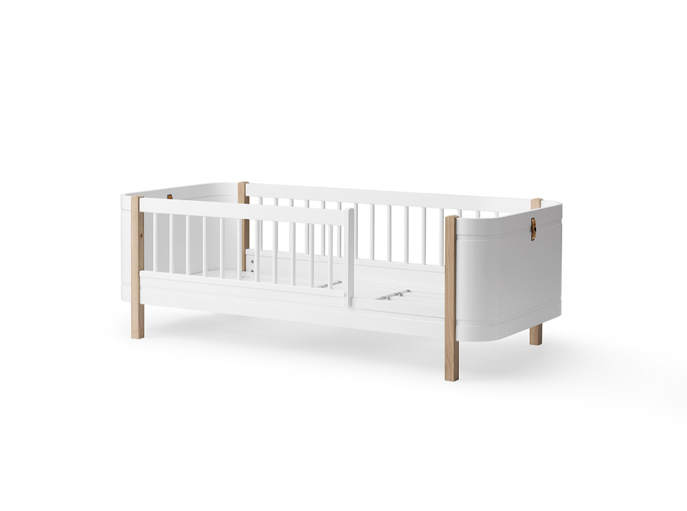 Cama de Grades Wood Mini+, Branco e Madeira (Inclui Kit 0-9 anos) - Maria do Mar 