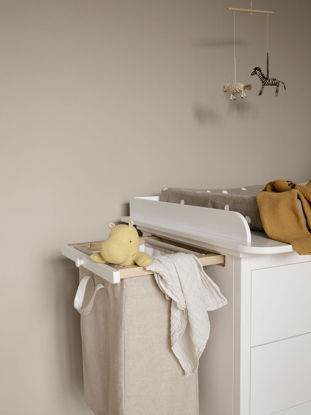 Seaside 4 Drawer Chest of Drawers with Changing Table, White
