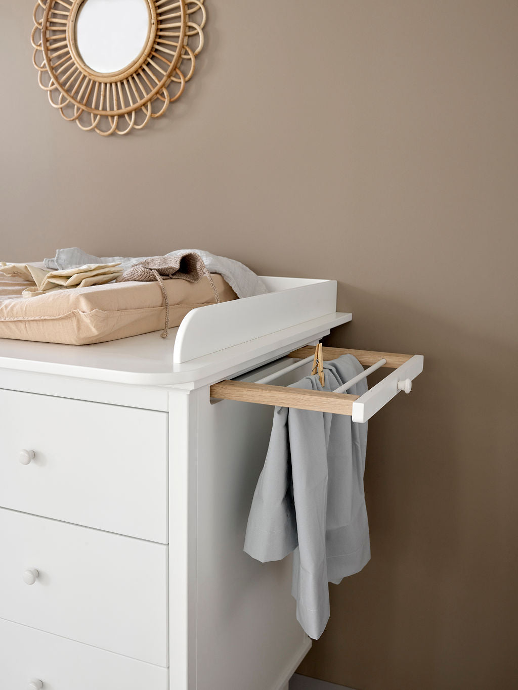Seaside 4 Drawer Chest of Drawers with Changing Table, White