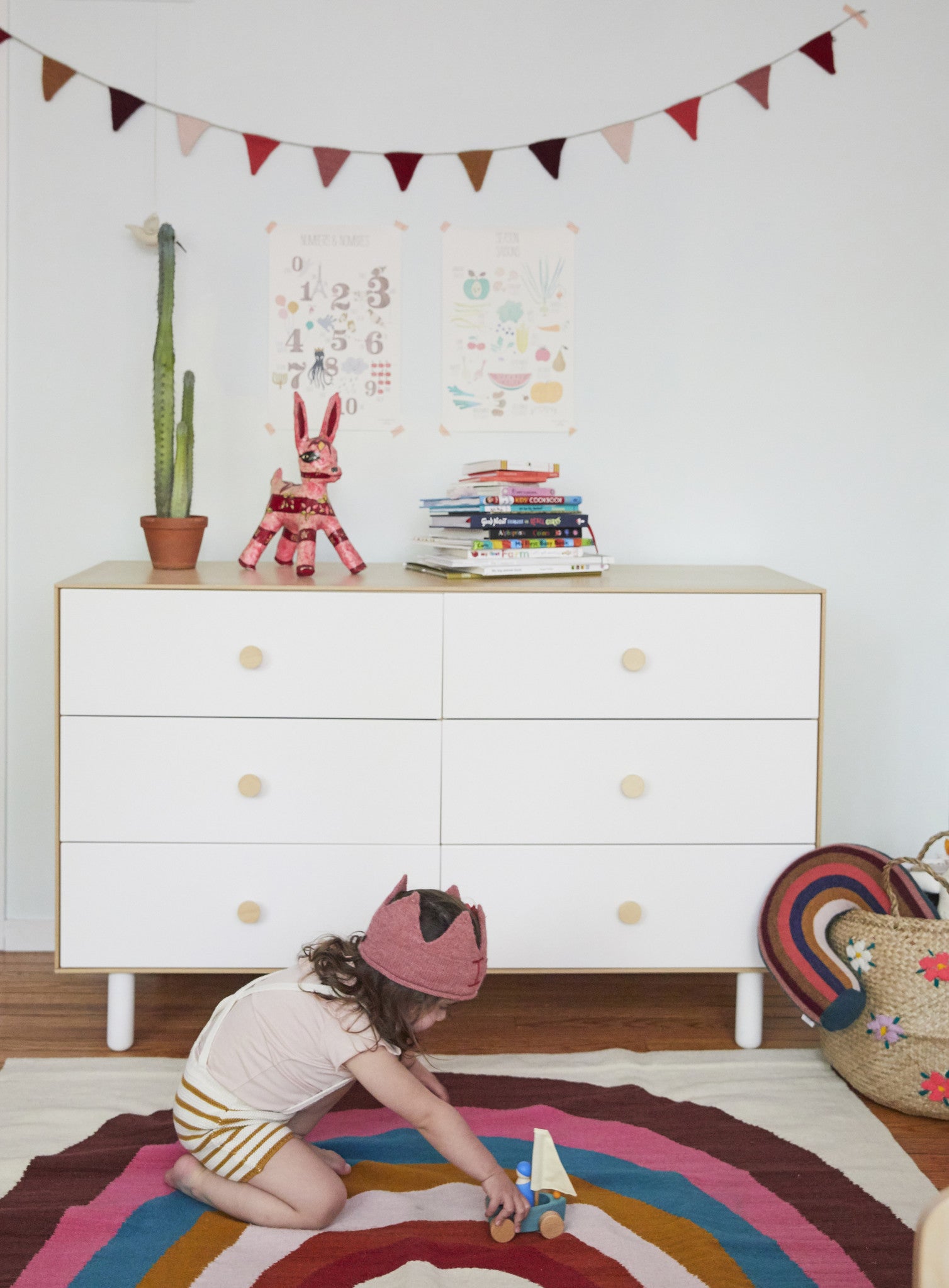 Sparrow Chest of 6 Drawers, White and Birch