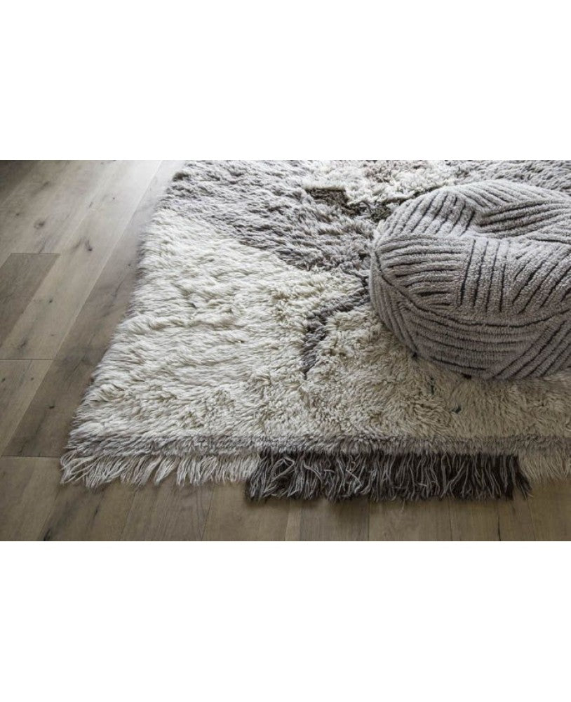 Pouf de Lã, Fields