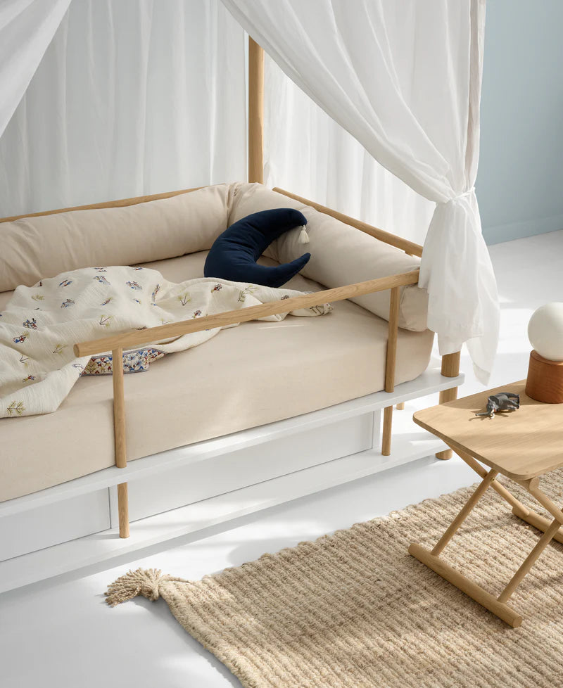 Camp canopy bed, white/oak