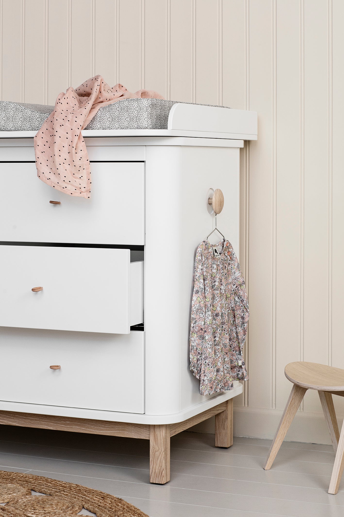 Wood Chest of 6 Drawers with Large Changing Table, Wood and White