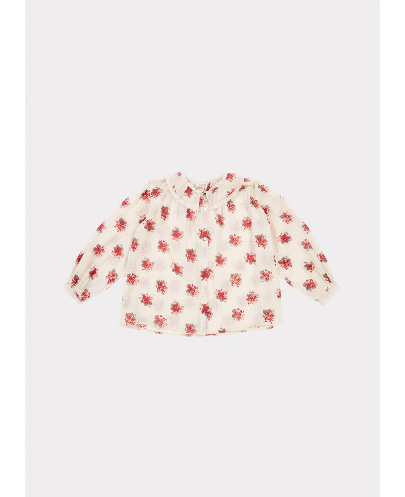 camisa padrão floral rosa \ encarnado em fundo bege, volumosa com um colarinho plissado largo, mangas compridas com renda nos punhos, pregas na frente e nas costas 