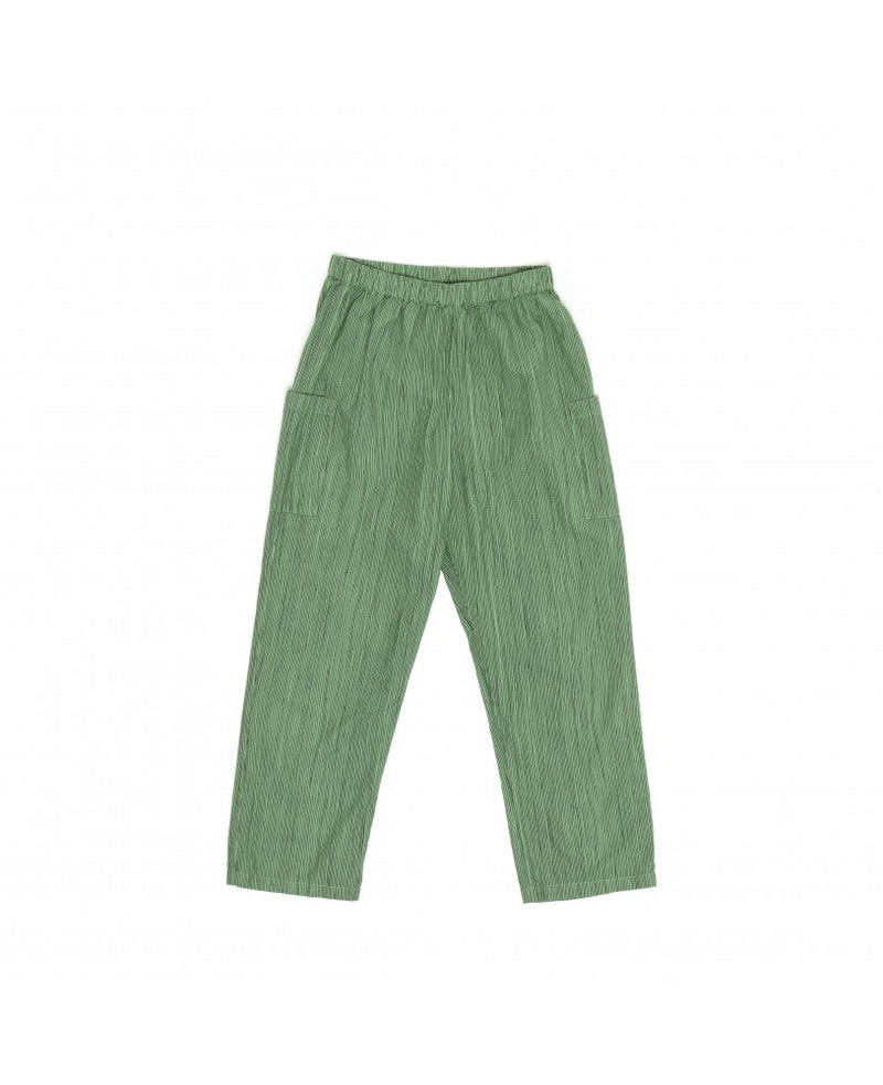 calças verdes com riscas verdes escuras, elástico na cintura, modelo largo, bolsos laterais