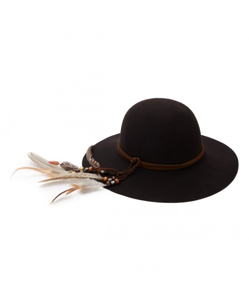 chapéu em lã, castanho, com fita de couro com missangas e penas