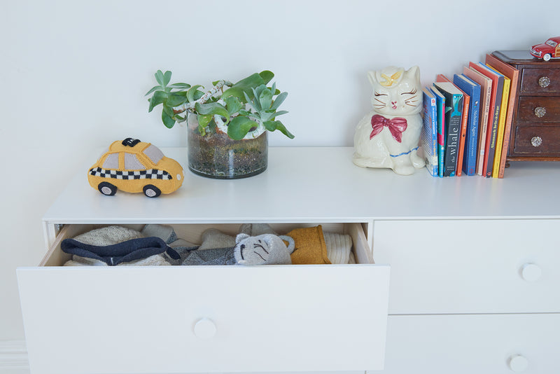 Sparrow Chest of 6 Drawers, White and Dark Wood